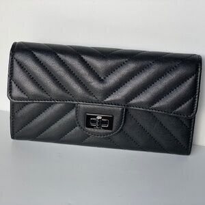 Rare CHANEL So Black Chevron 2.55 Reissue Flap Wallet, black hardware